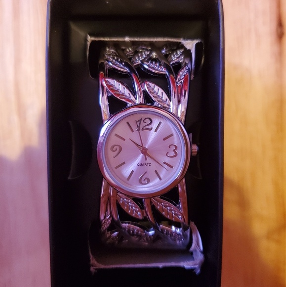 Avon Artison leaf cuff watch - Picture 2 of 3